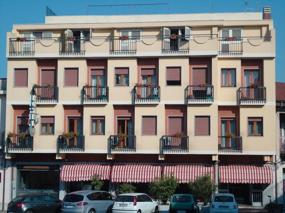 Hotel Ristorante Mommo Polistena Екстер'єр фото